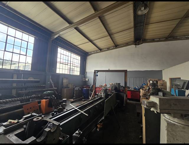 230M² MINI FACTORY TO LET IN APEX